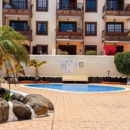 Magnificent Balcon With Sea And Pool View Apartamento