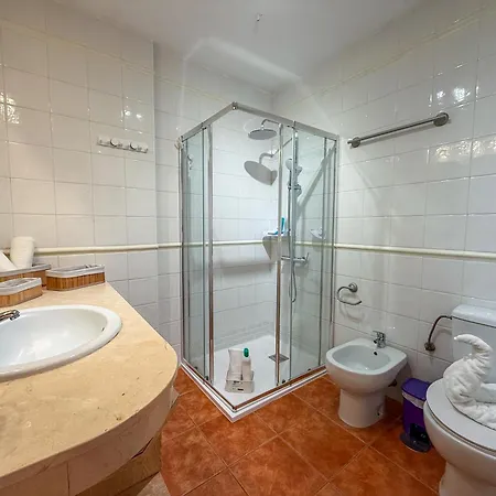 Magnificent Balcon With Sea And Pool View Apartamento