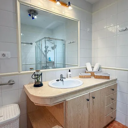 Апартаменты Magnificent Balcon With Sea And Pool View