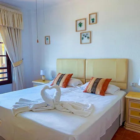 Magnificent Balcon With Sea And Pool View Апартаменты