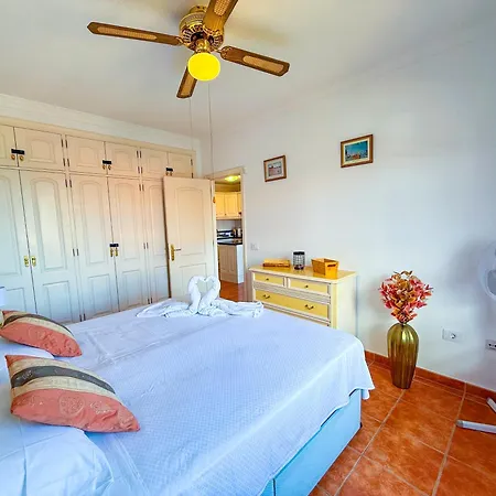 Magnificent Balcon With Sea And Pool View Апартаменты Коста-дель-Силенцио