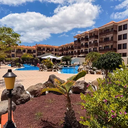 Апартаменты Magnificent Balcon With Sea And Pool View Коста-дель-Силенцио